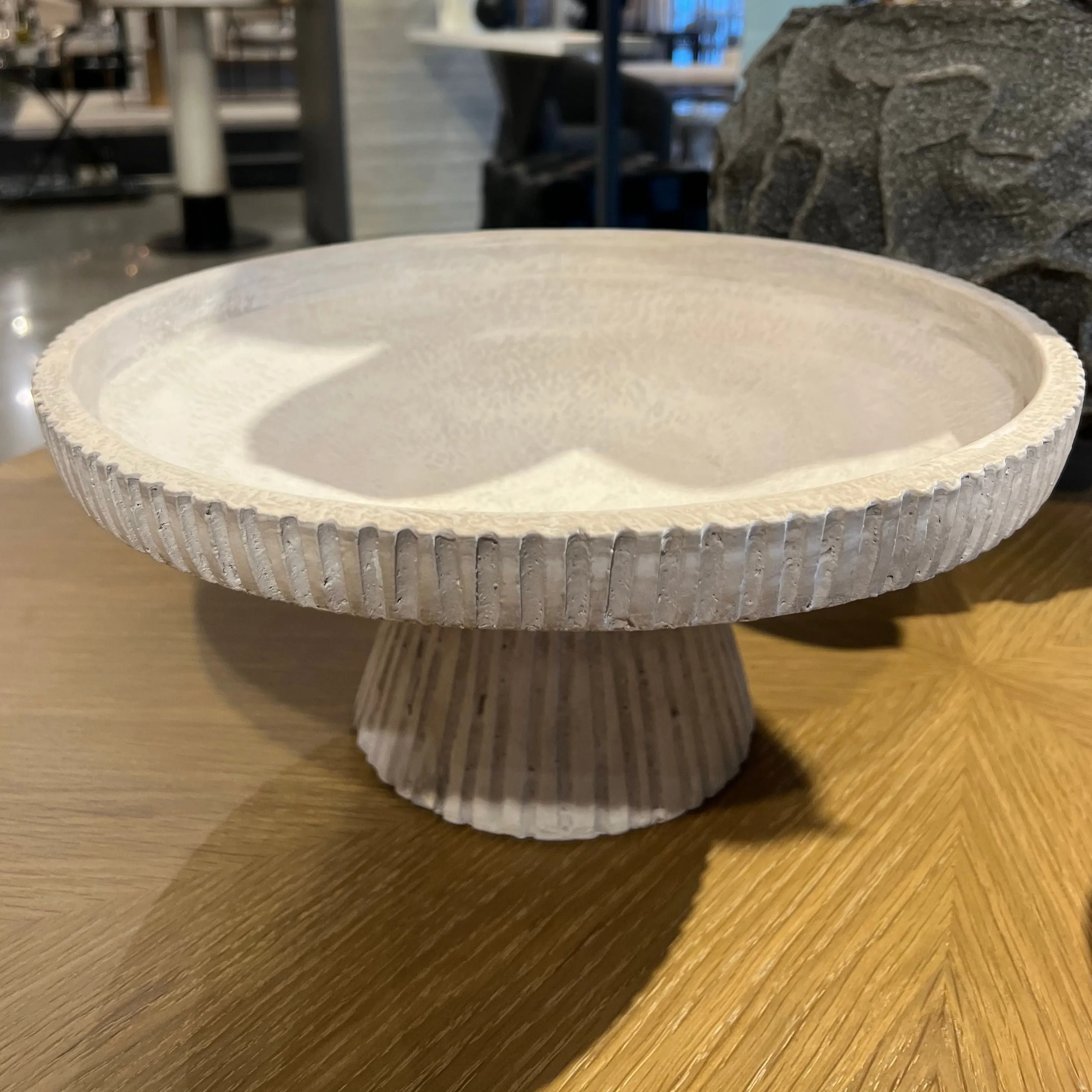 Valour Centerpiece White Terracotta